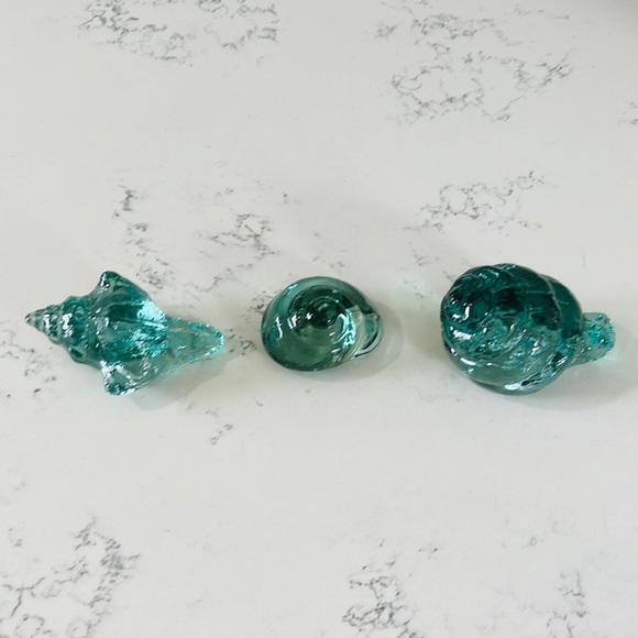 Pier 1 Green Seashell Recycled Glass Figurine - Picture 5 of 16